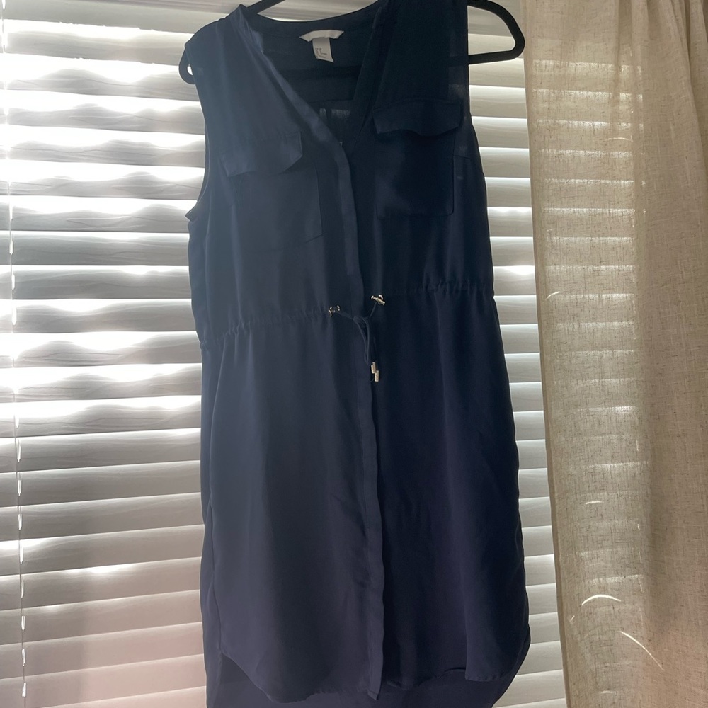 Navy blue dress, tightens at the waist